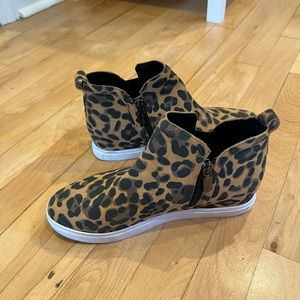 Blondo Leopard Sneakers Waterproof Size 8